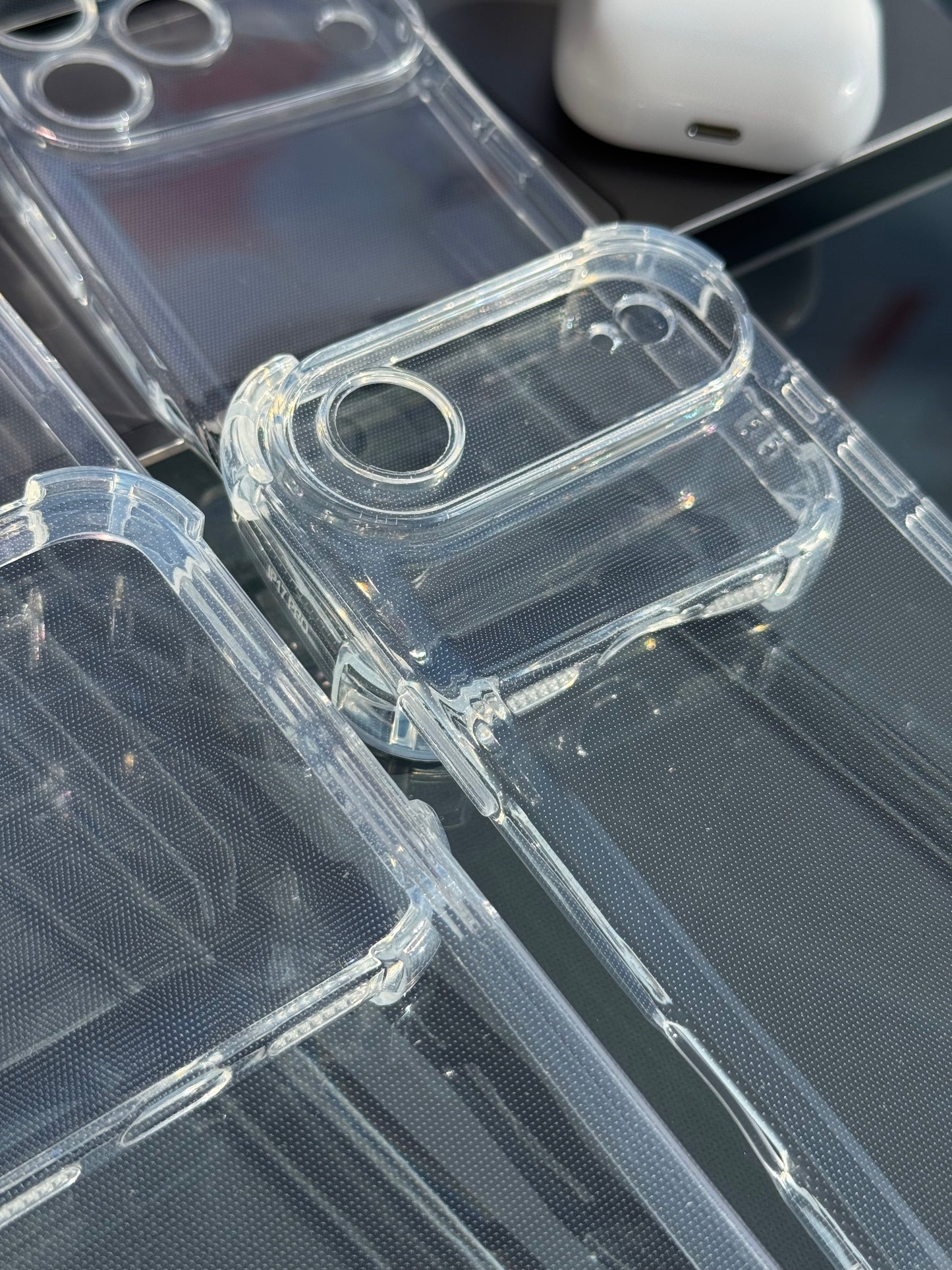 Carcasa transparente, borde reforzado (línea iPhone “17”)