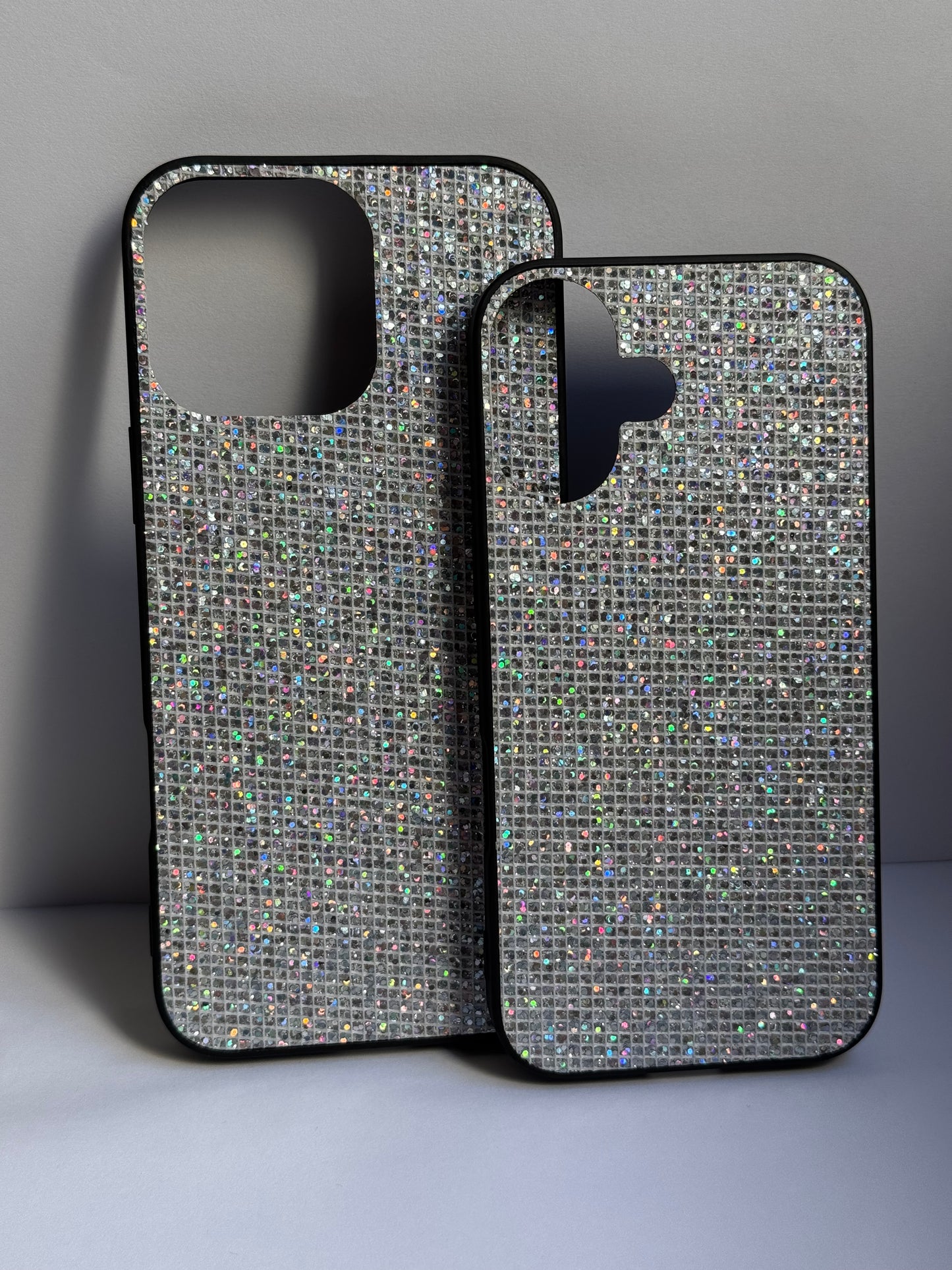 Carcasa brillos colores ✨, disponible solo línea “iph16”.