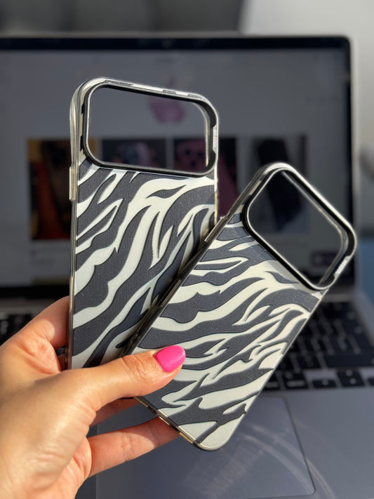 Carcasa Zebra black 🖤 (solo línea iph “17”)