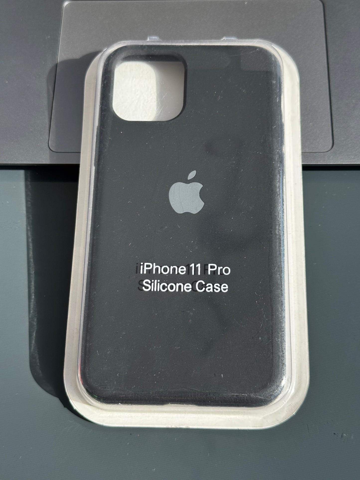 Carcasa tipo original con abertura de cámara: iPhone 11 PRO📱