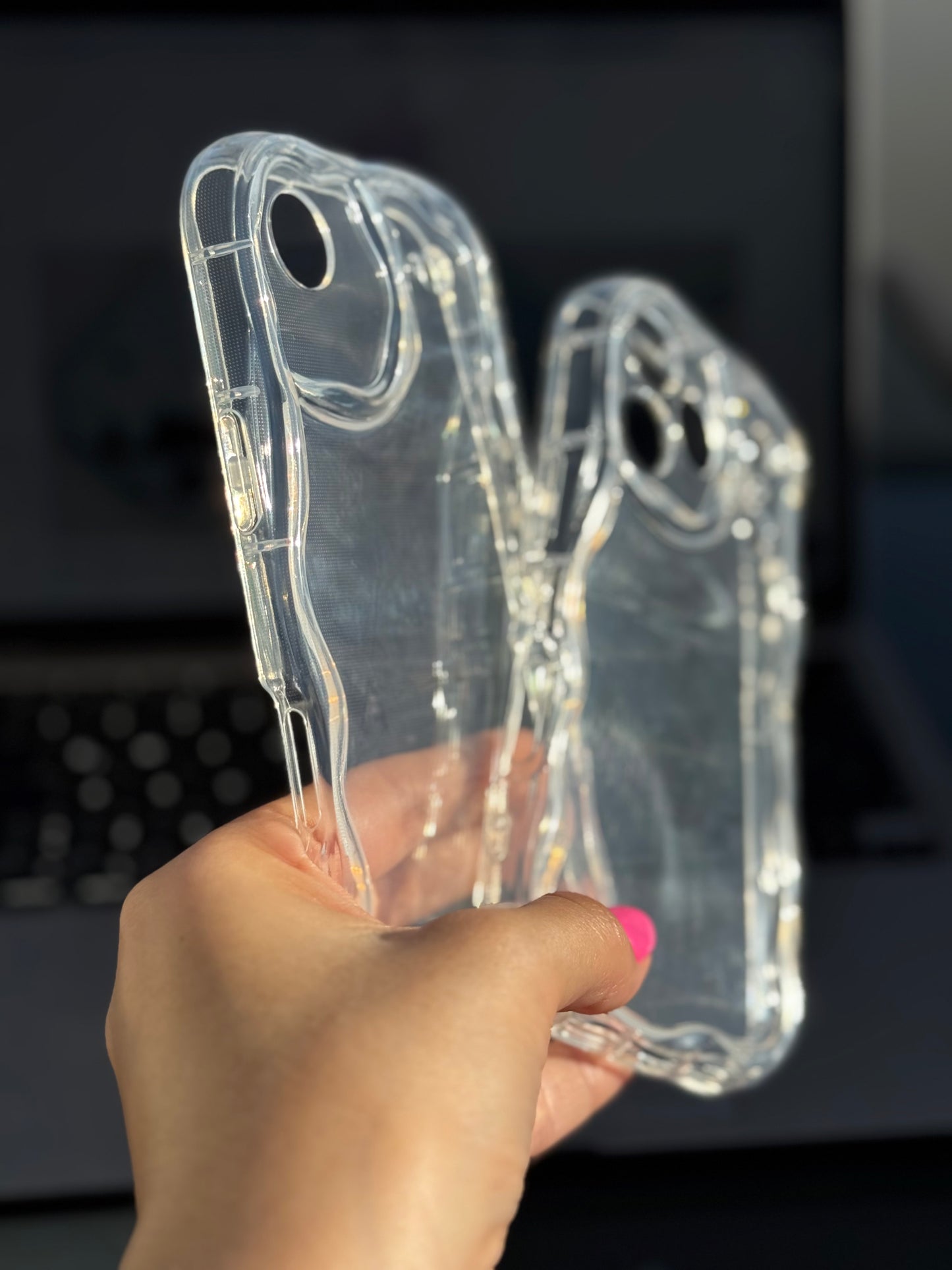 Carcasa transparente, bordes reforzados (nube☁️) línea iPhone “17”