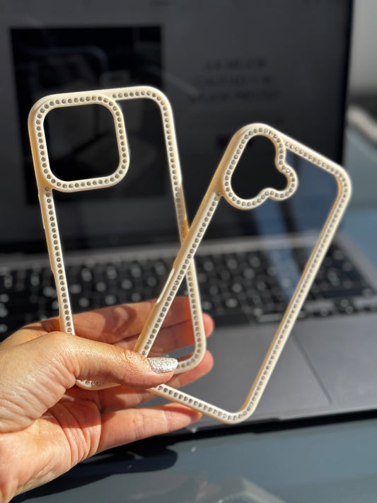 Carcasa bordes brillosos, tono beige ✨ (solo iph16Pro/16ProMax/linea iph “17”)