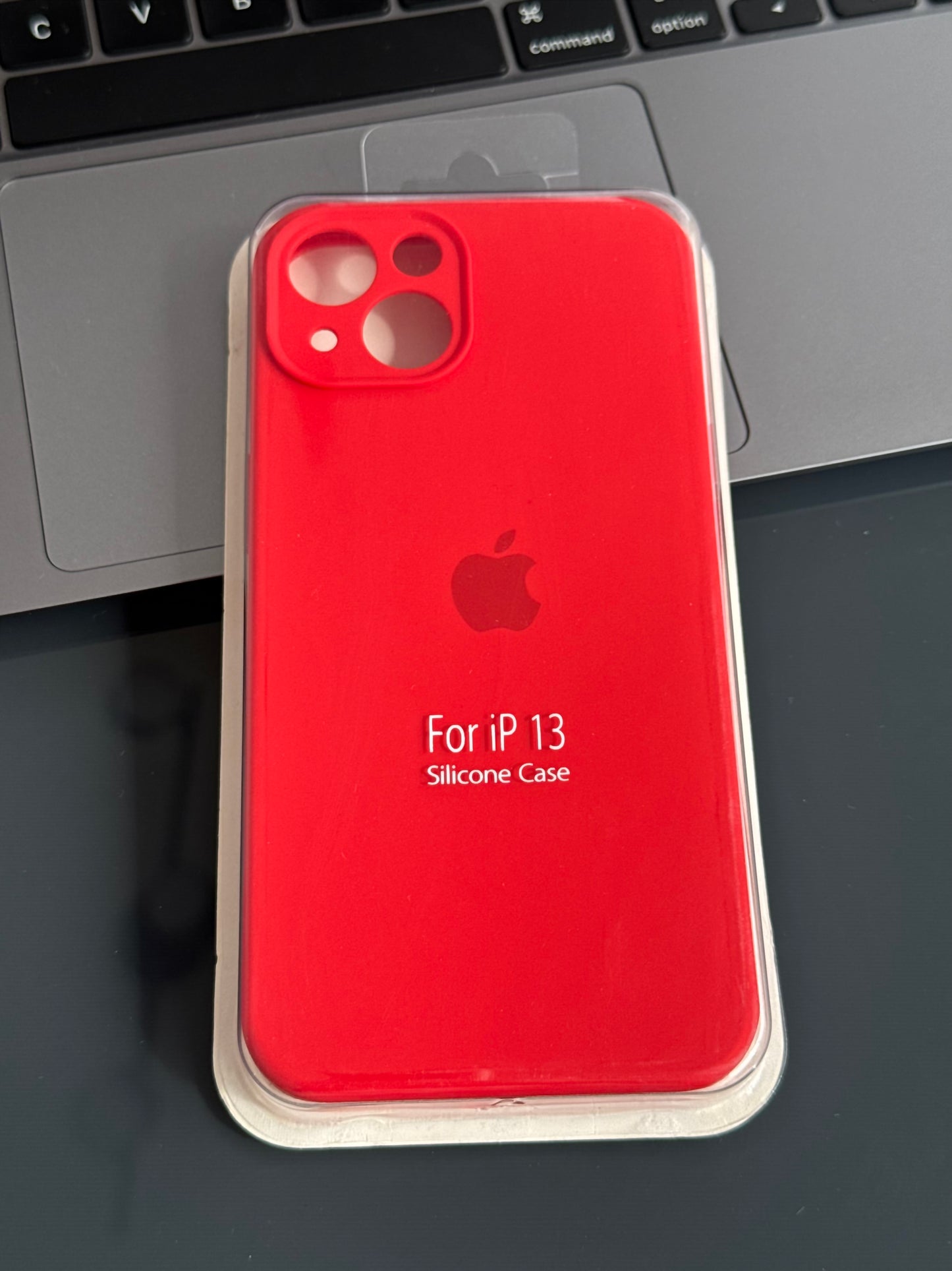 Carcasa tipo original, de silicona con logo: iPhone 13 📱