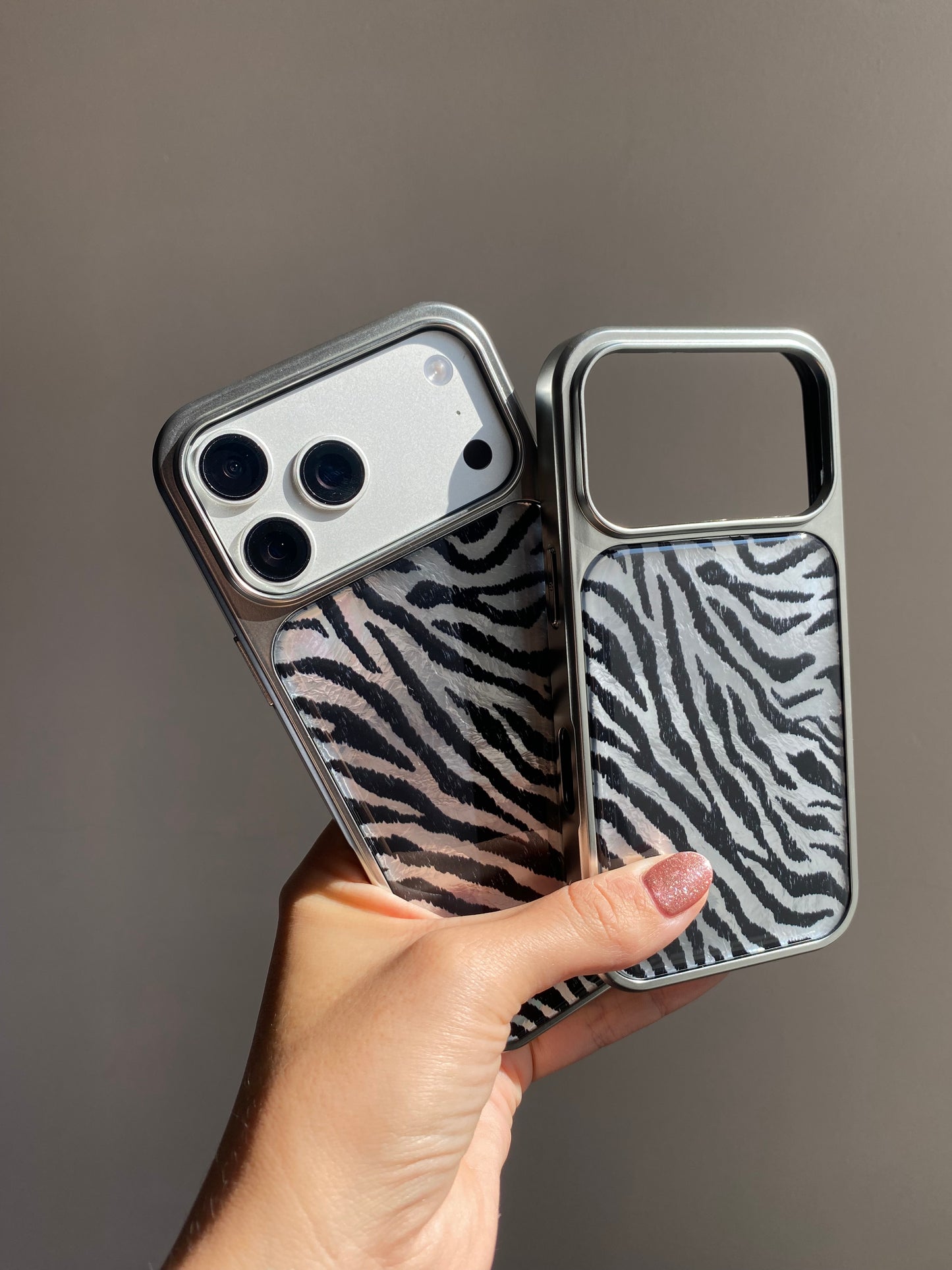 Carcasa Print Plateado, solo iph 17/17Pro/17ProMax.