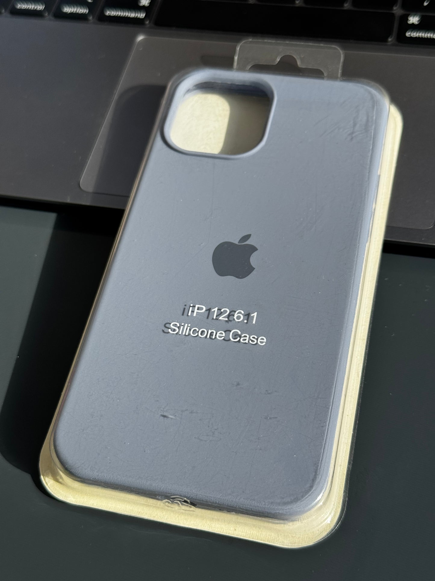 Carcasa tipo original, con abertura de cámara: iPhone 12/12PRO 📱