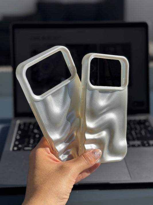 Carcasa perlada con ondas en relieve 🩶 (iPhone 17 Pro/ 17 ProMax)