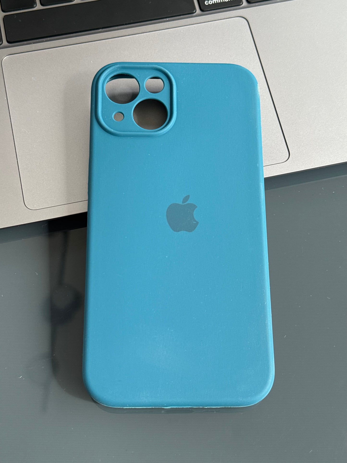 Carcasa tipo original, de silicona con logo: iPhone 13 📱