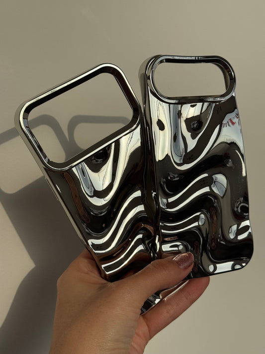 Case plateada con ondas 〰️ ( línea iPhone “17”)