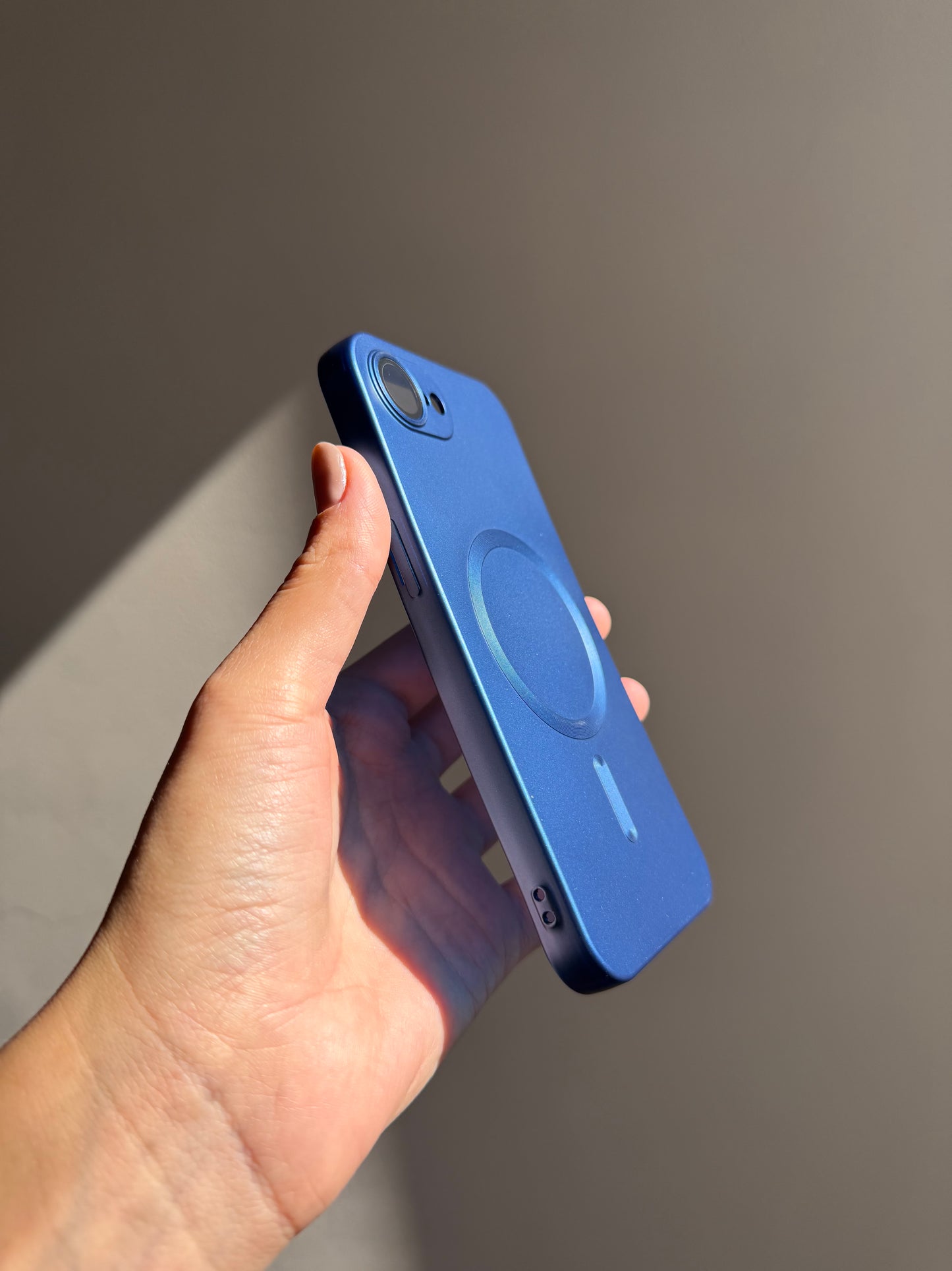 Carcasa MagSafe azul metalizado: iPhone 16E/17E