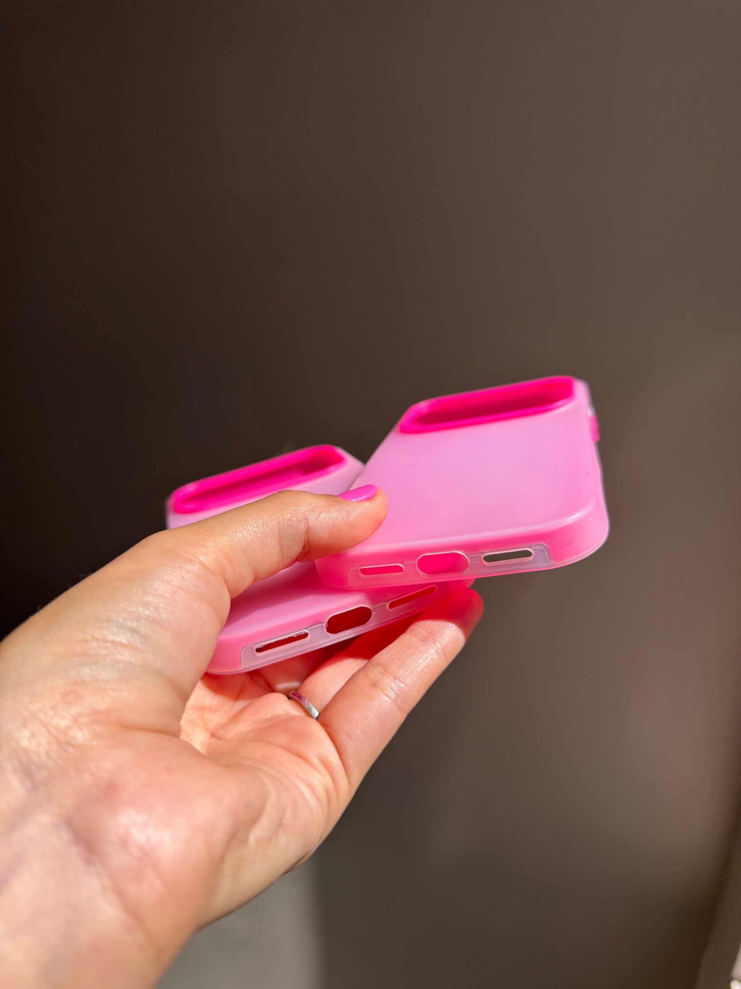 Carcasa formato doble, fucsia neón 💖 (iph 17Pro/17ProMax)