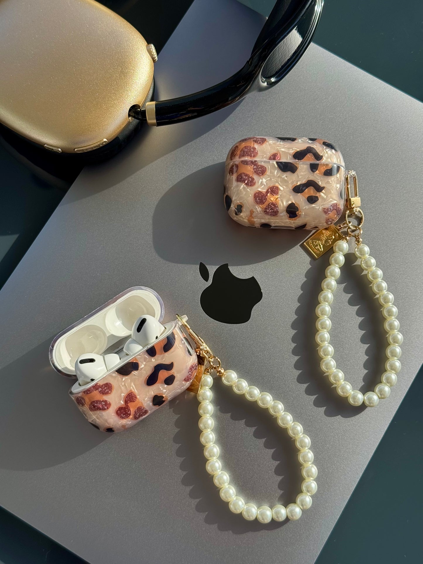 Funda para AirPods, animal print con colgante de perlas✨