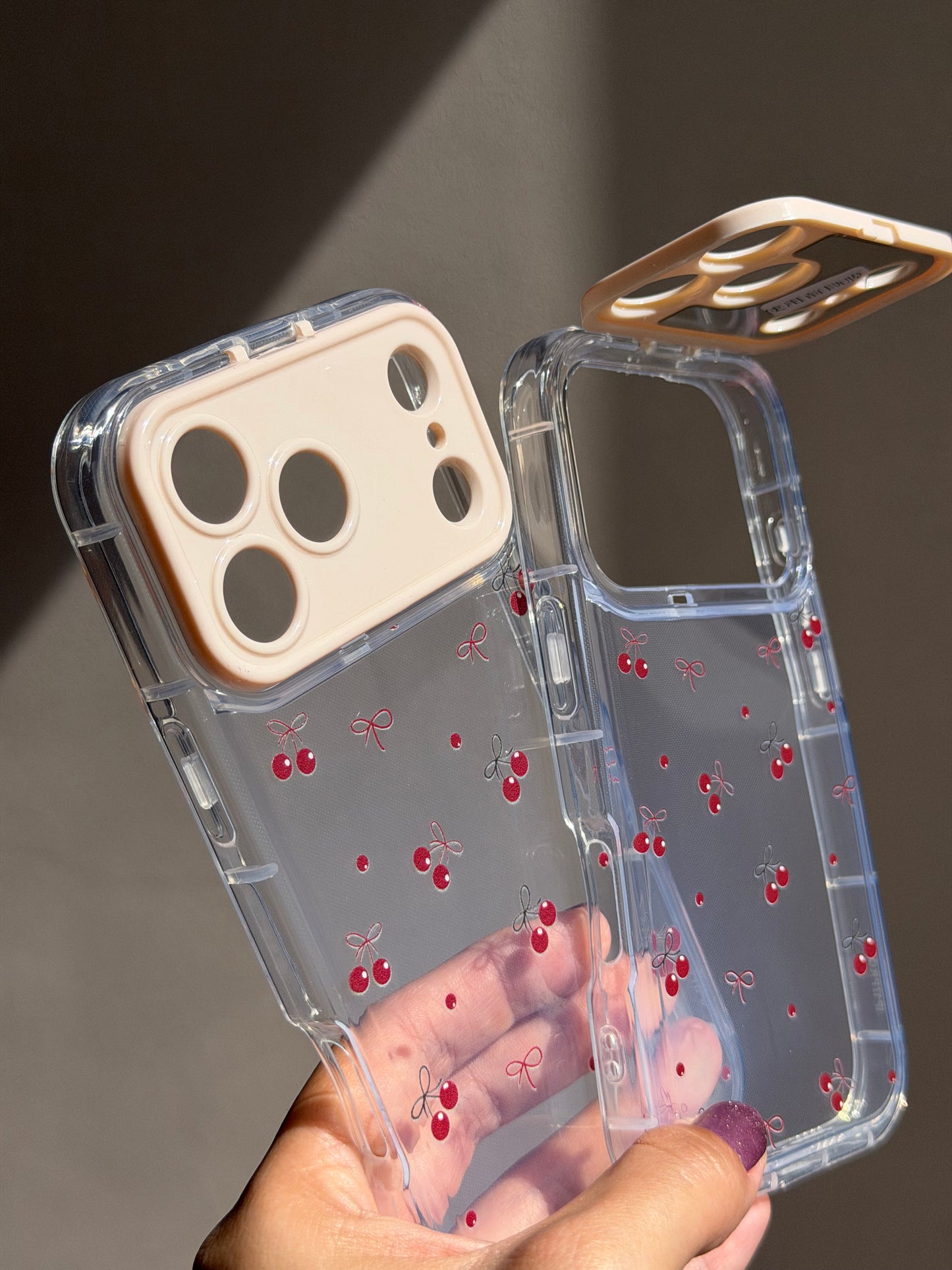 Carcasa Cherry c/ tapa y espejo 🍒 (iPhone 17/17pro/17promax)