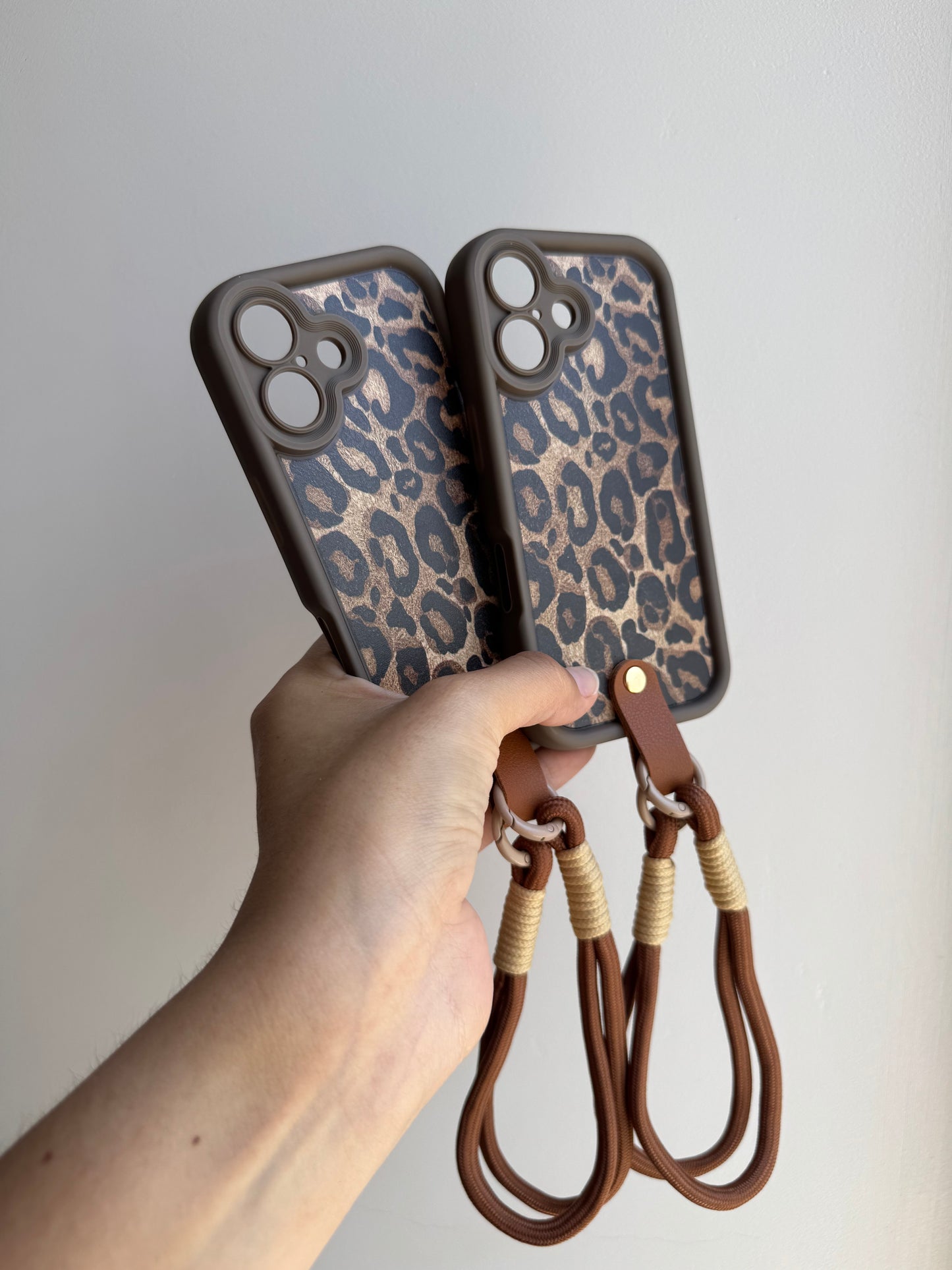 Carcasa Print 🐆 con colgante integrado📱