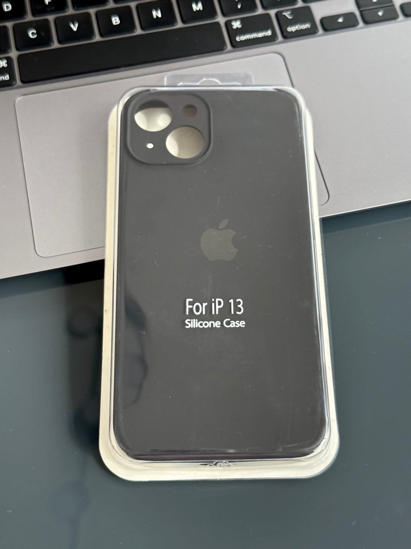 Carcasa tipo original, de silicona con logo: iPhone 13 📱