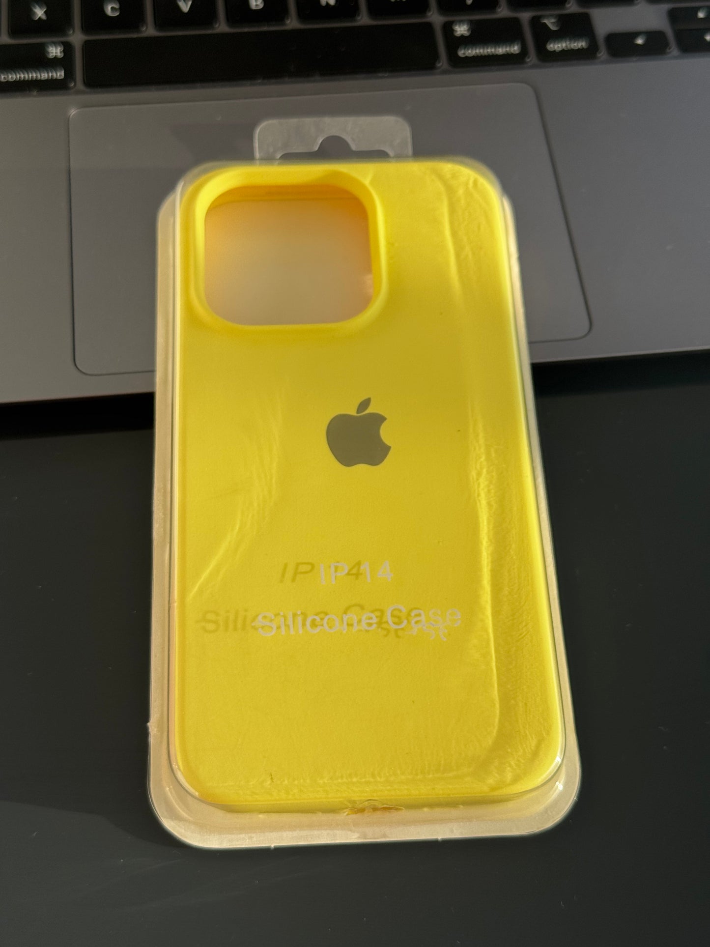 Carcasa tipo original con abertura en cámara: iPhone 14PRO 📱