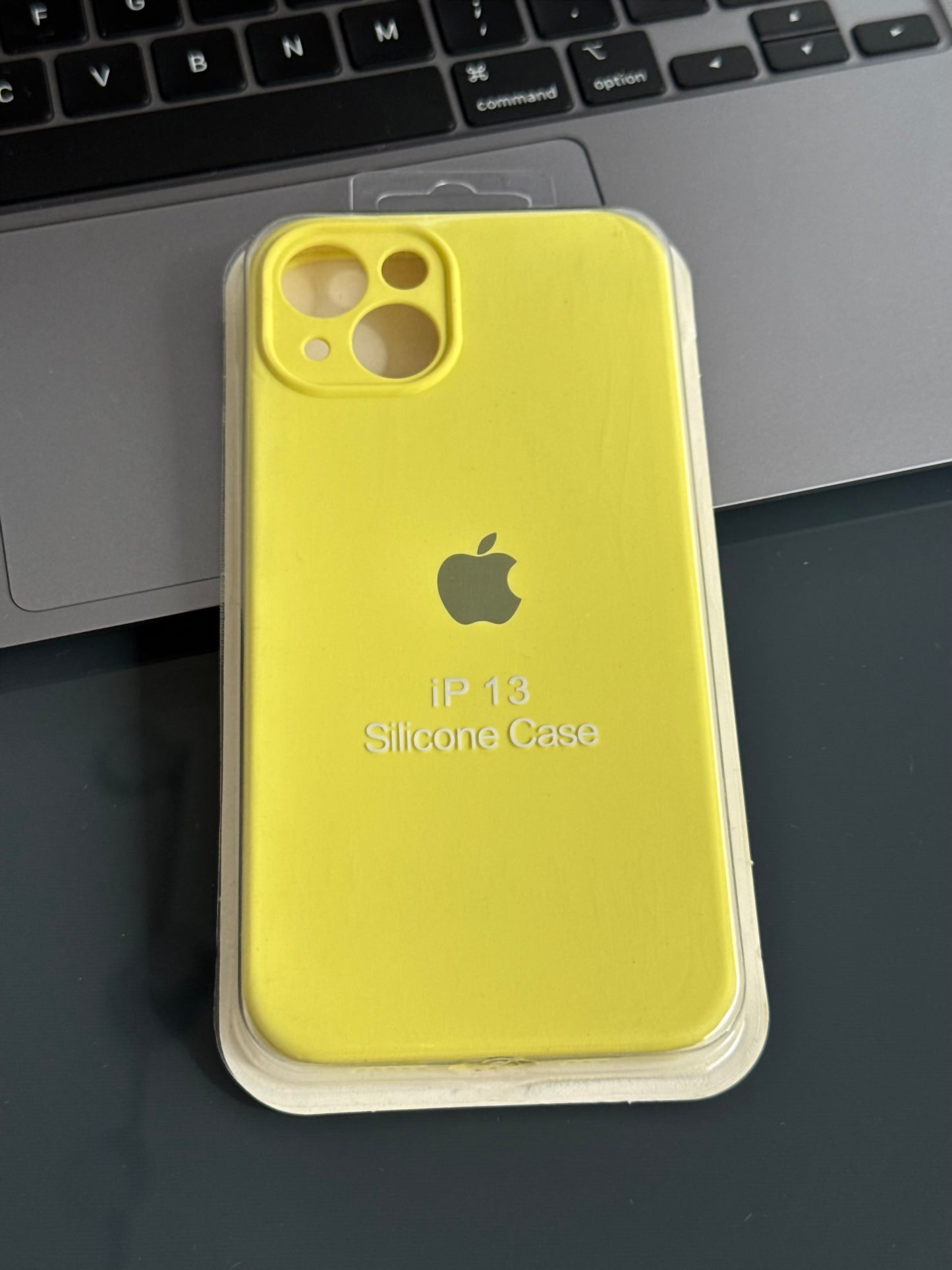 Carcasa tipo original, de silicona con logo: iPhone 13 📱