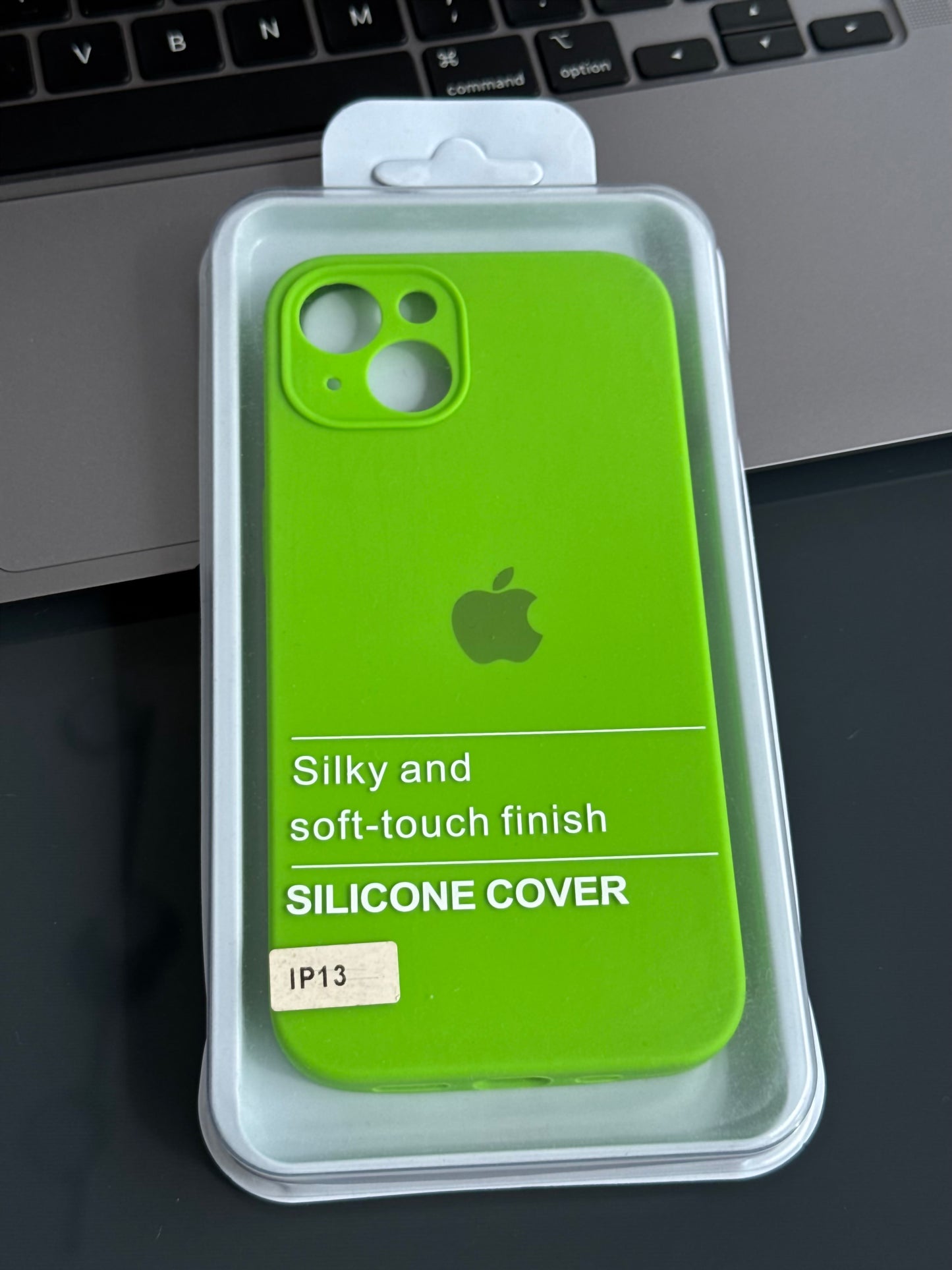 Carcasa tipo original, de silicona con logo: iPhone 13 📱