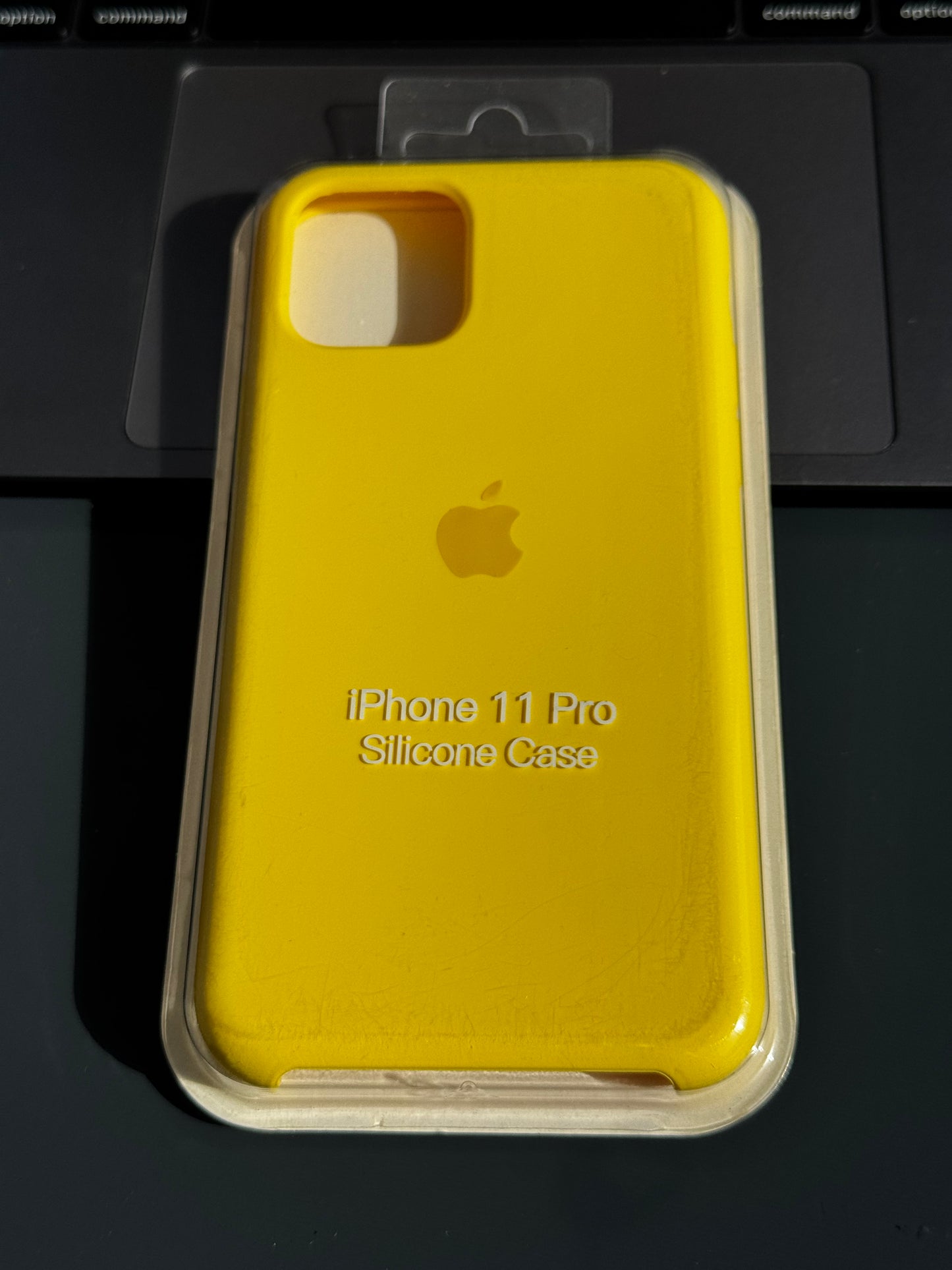 Carcasa tipo original con abertura de cámara: iPhone 11 PRO📱