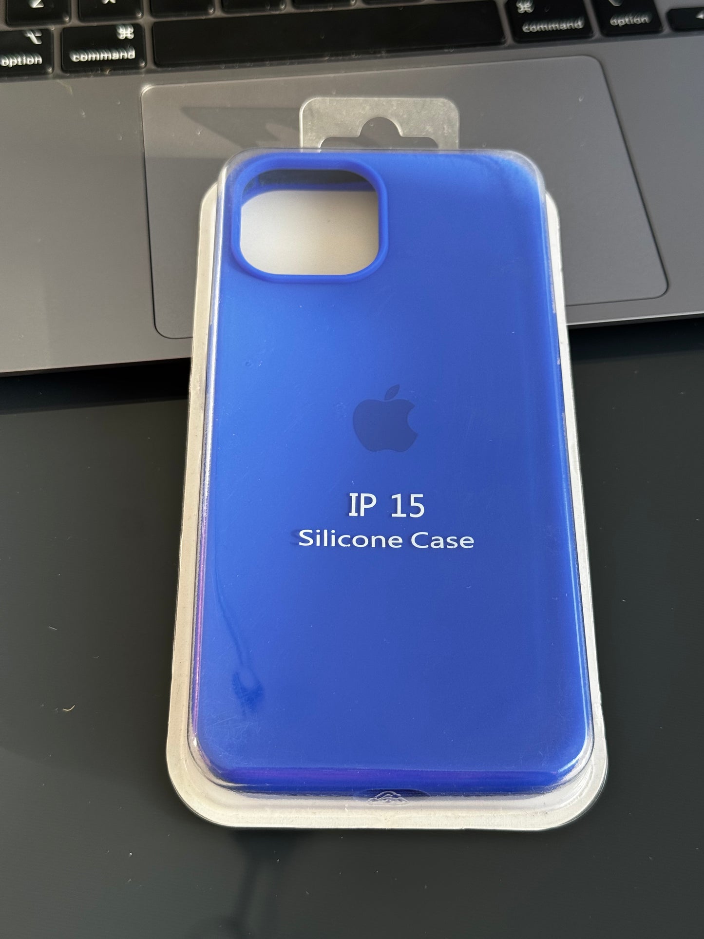 Carcasa tipo original, con abertura de cámara: iPhone 15 📱