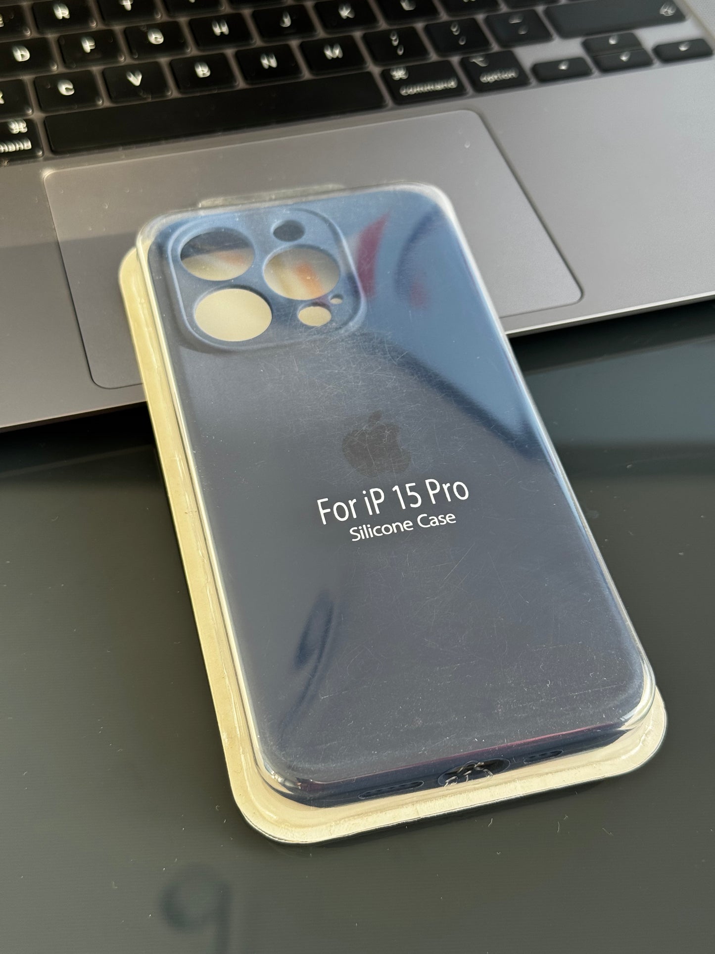 Carcasa de silicona tipo original con logo y protección en cámara: iPhone 15 PRO📱