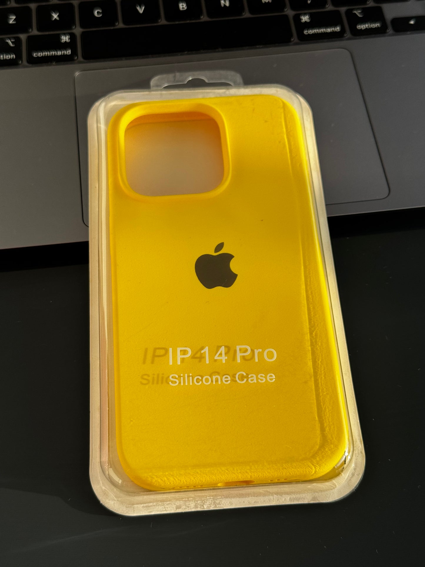 Carcasa tipo original con abertura en cámara: iPhone 14PRO 📱