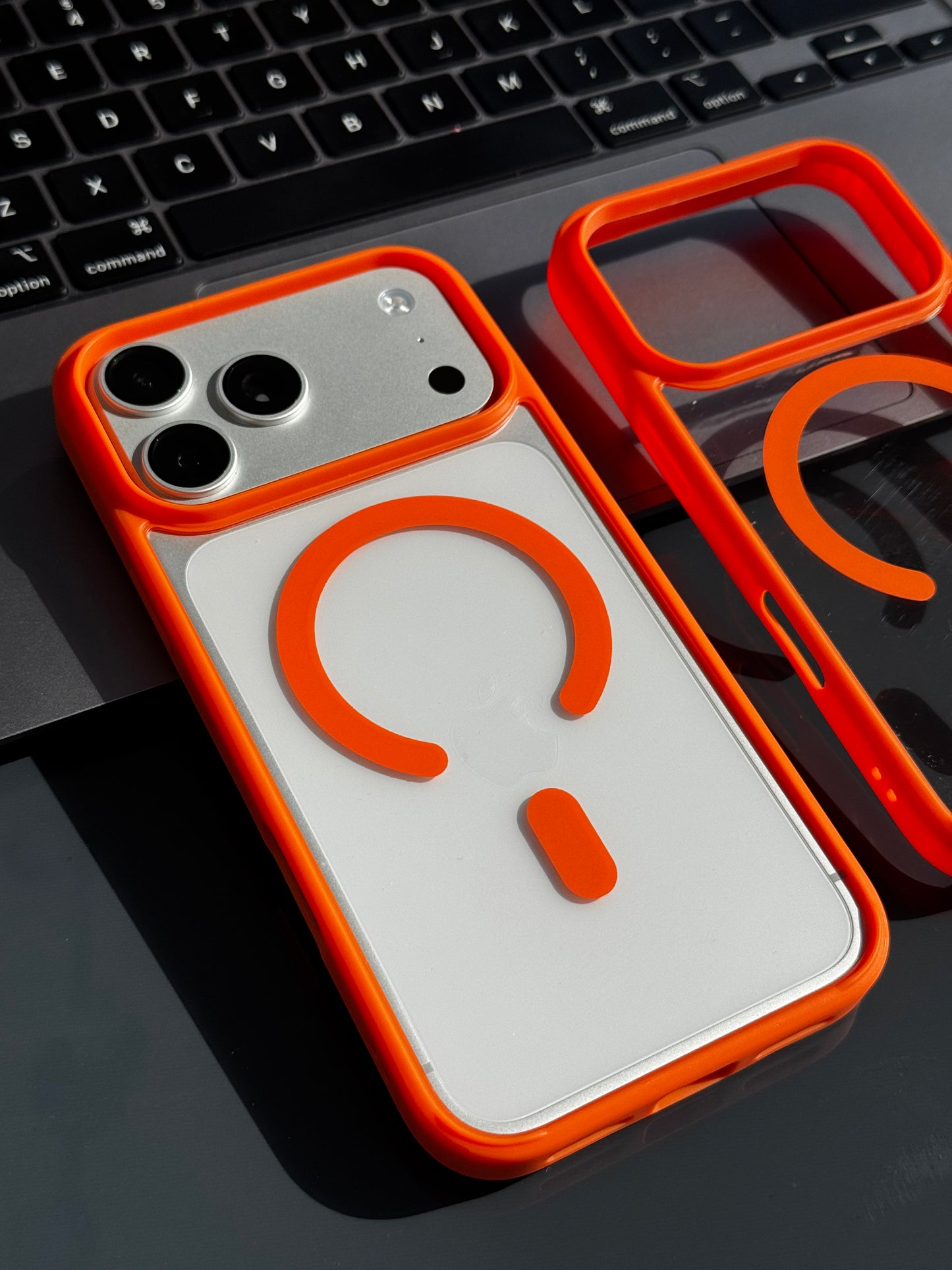 Carcasa MagSafe , bordes naranjos 🧡 iPhone 17Pro/17ProMax