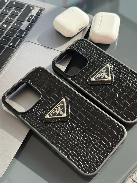 Carcasa de lujo, estampado eco cuero, color negro ✨📱🖤 (solo iph 16/16Pro/16ProMax)