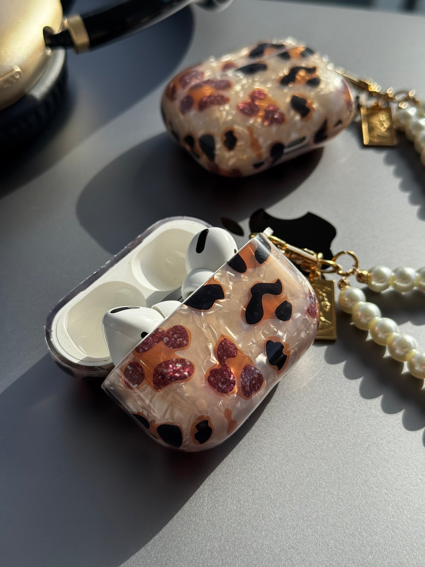 Funda para AirPods, animal print con colgante de perlas✨
