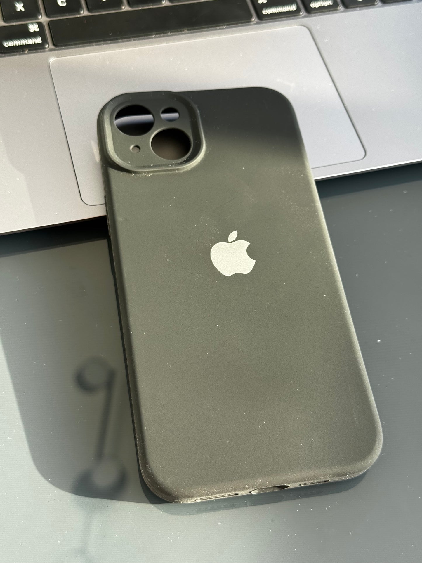 Carcasa tipo original con protección en cámara: iPhone 15PLUS 📱