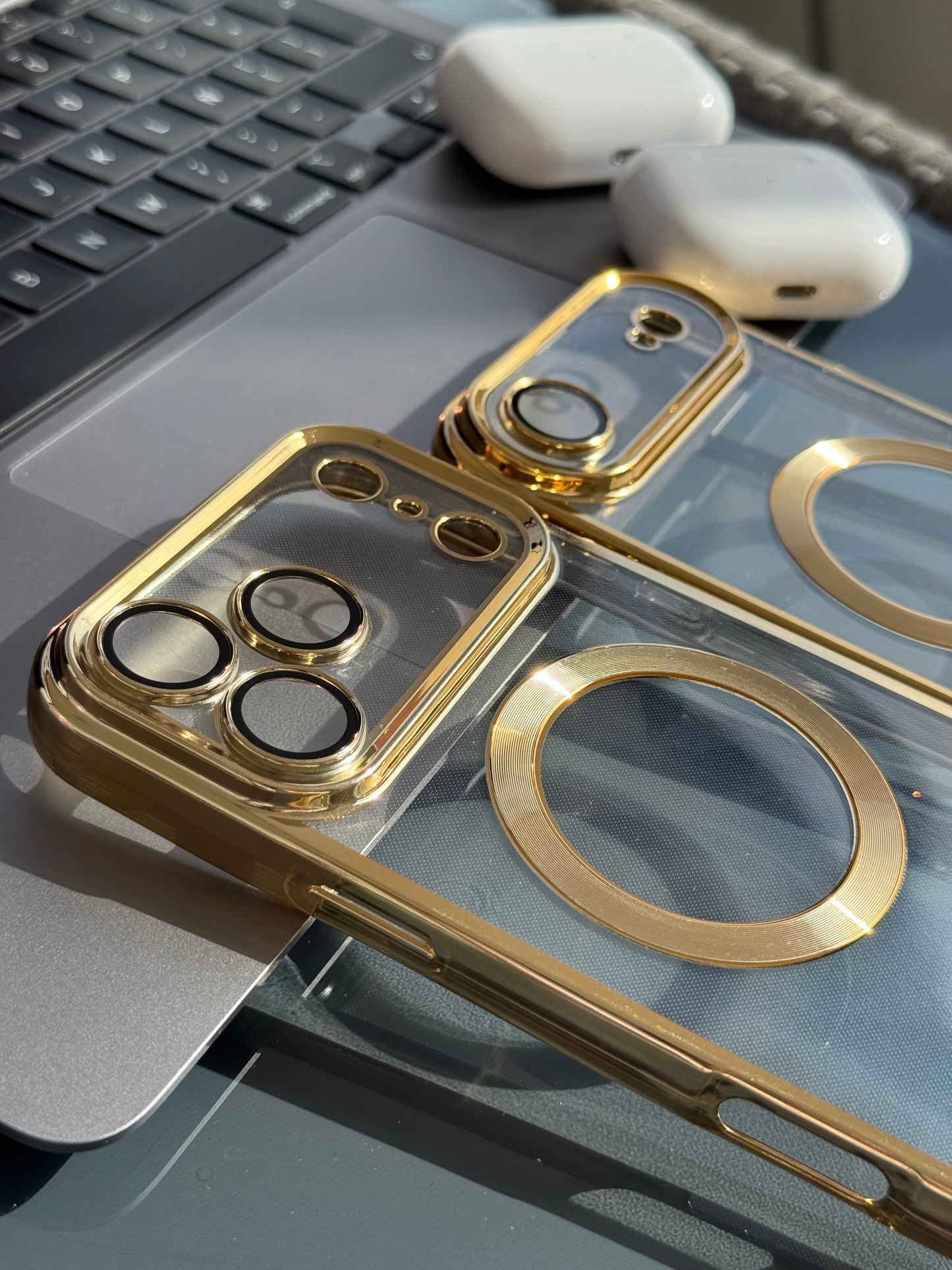 Carcasa bordes dorado, MagSafe (línea iPhone “17”)