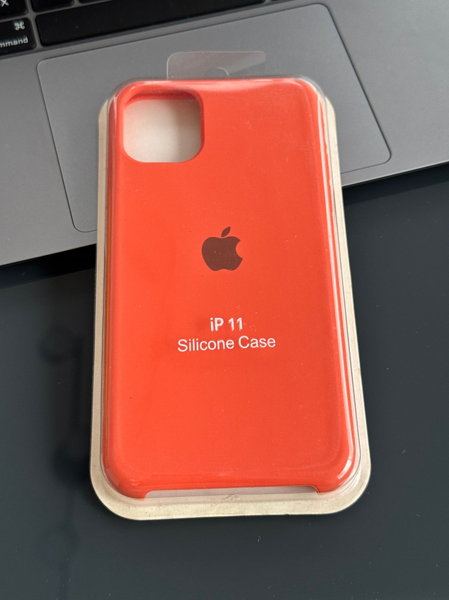 Carcasa tipo original, con abertura de cámara: iPhone 11 📱