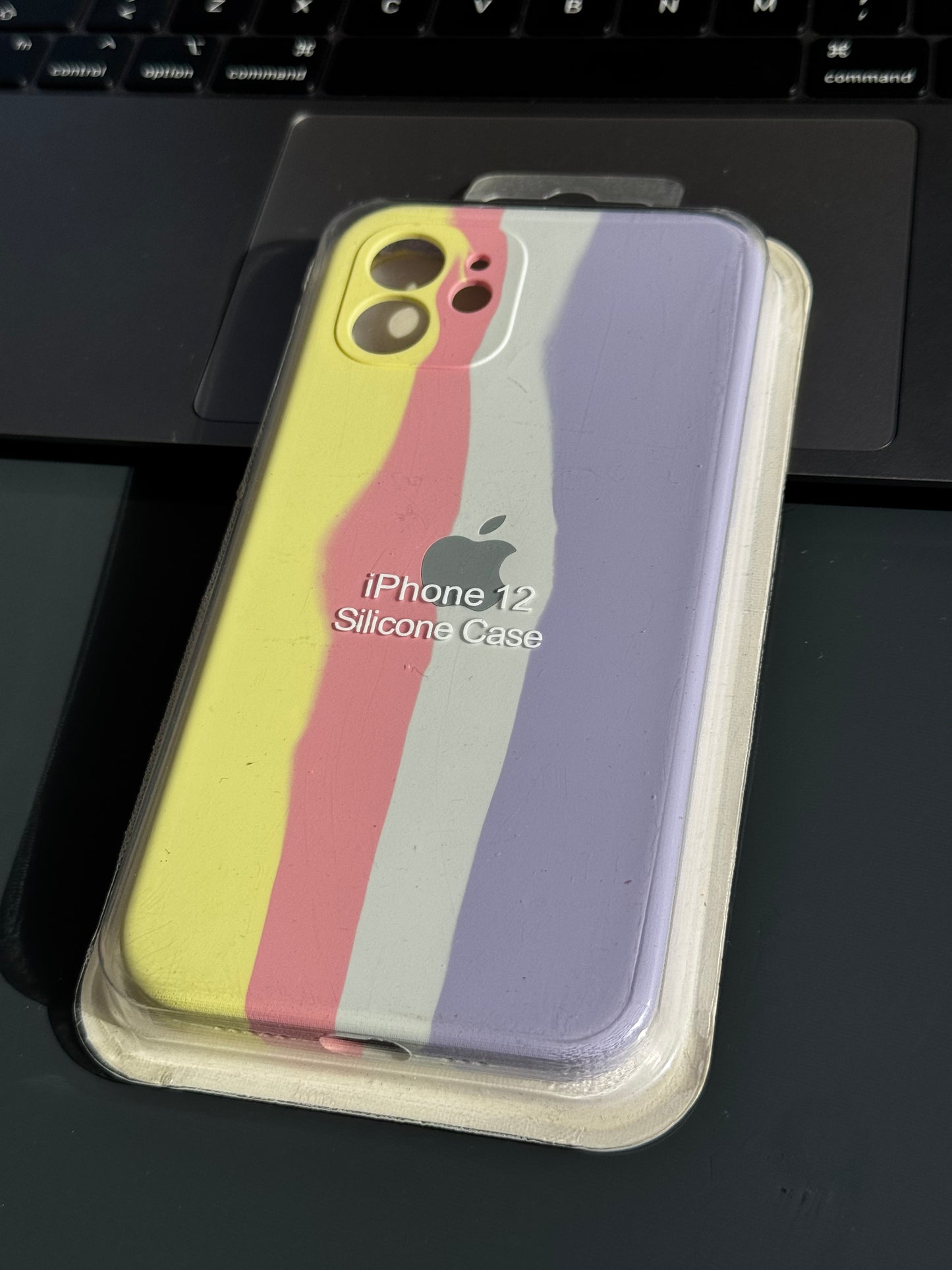Carcasa tipo original, diseño arcoíris 🌈  iPhone 12 normal 📱