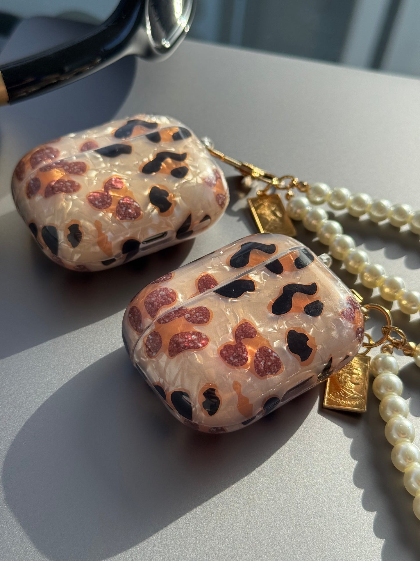 Funda para AirPods, animal print con colgante de perlas✨