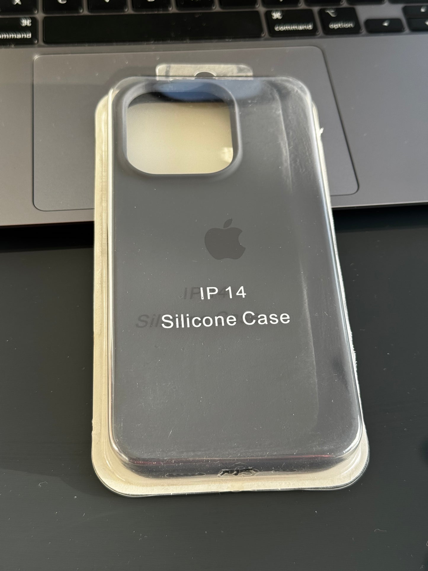 Carcasa tipo original con abertura en cámara: iPhone 14PRO 📱