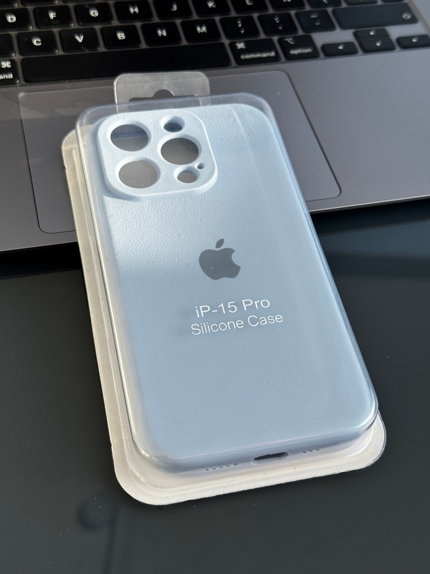 Carcasa de silicona tipo original con logo y protección en cámara: iPhone 15 PRO📱