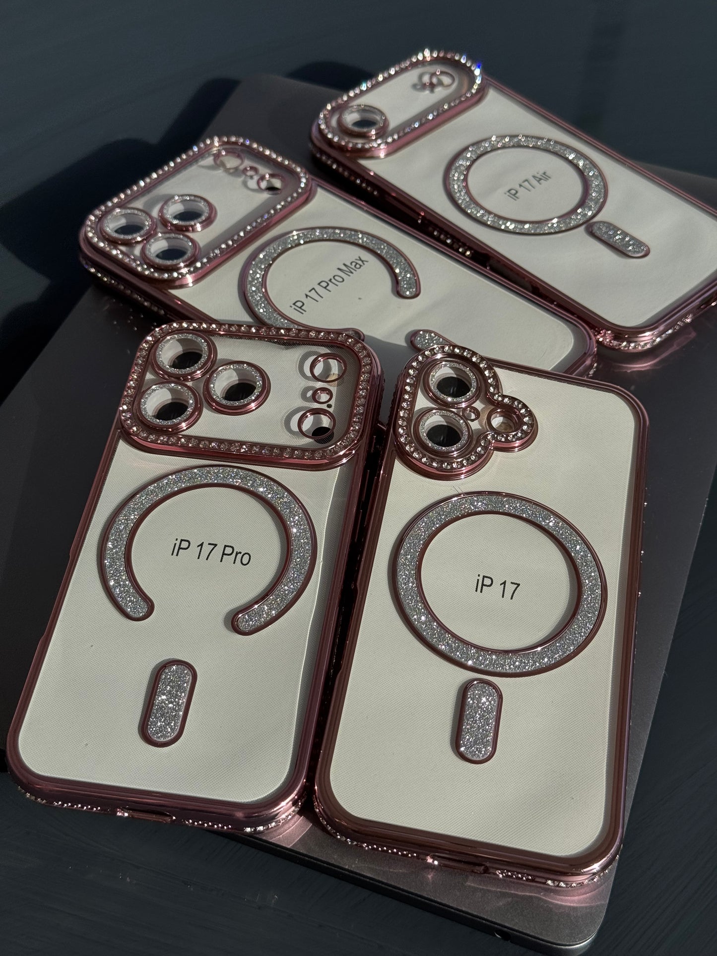 Carcasa MagSafe RoseGold, bordes con brillos, línea iph “17” ✨