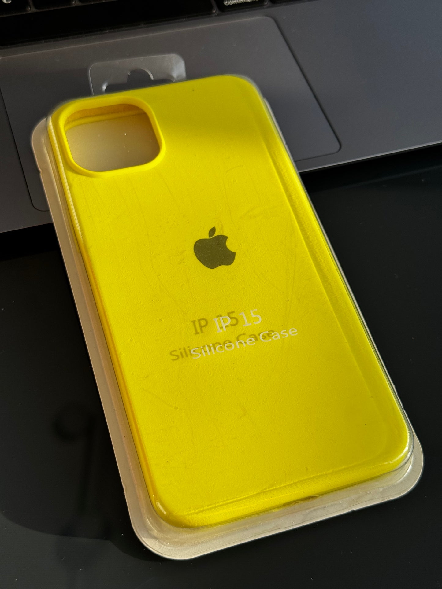 Carcasa tipo original con abertura de cámara: iPhone 15PLUS 📱