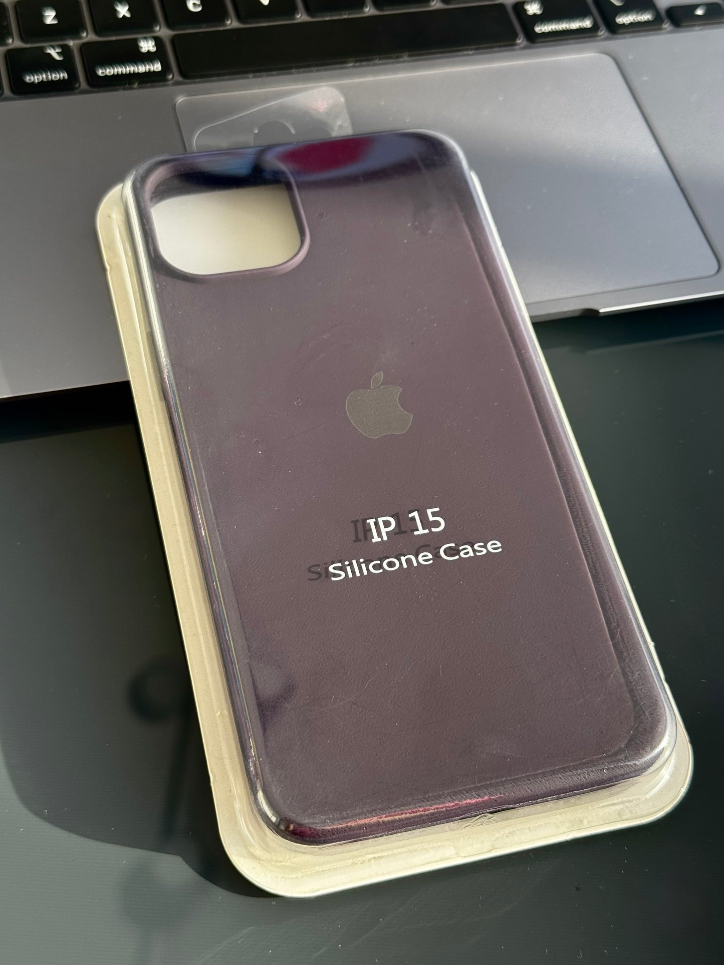 Carcasa tipo original con abertura de cámara: iPhone 15PLUS 📱