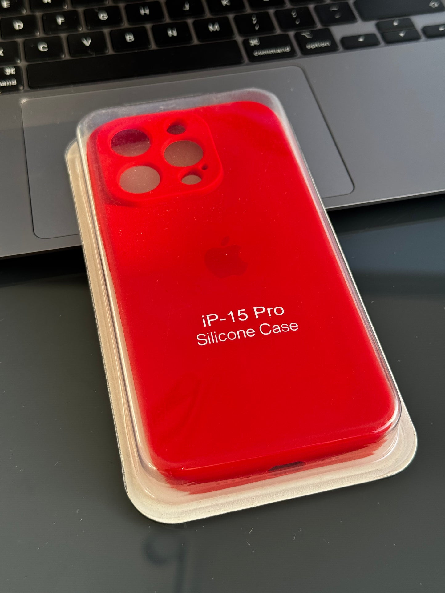 Carcasa de silicona tipo original con logo y protección en cámara: iPhone 15 PRO📱