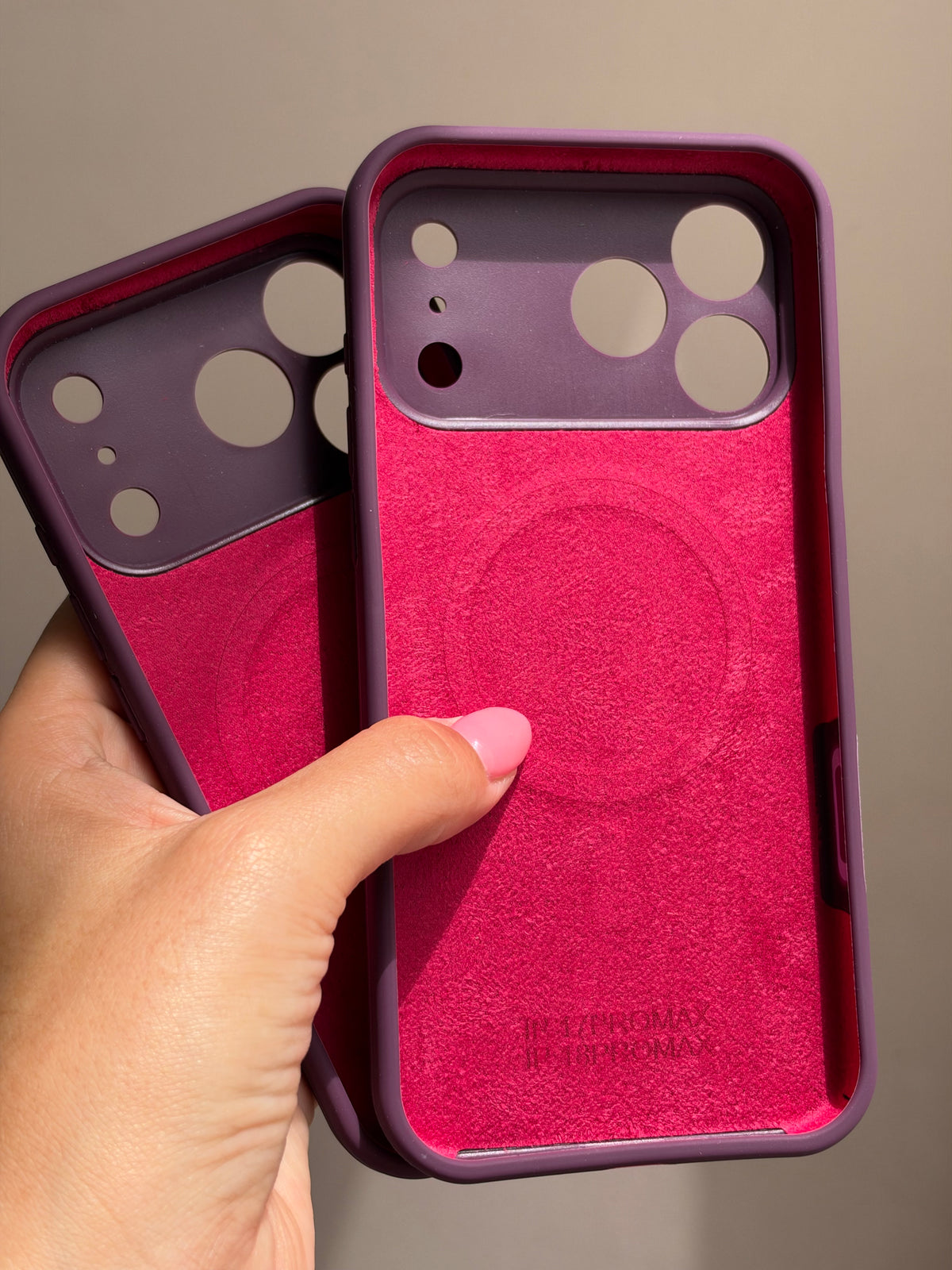 Carcasa Magsafe silicona Burgundy, con protección de cámara 📸