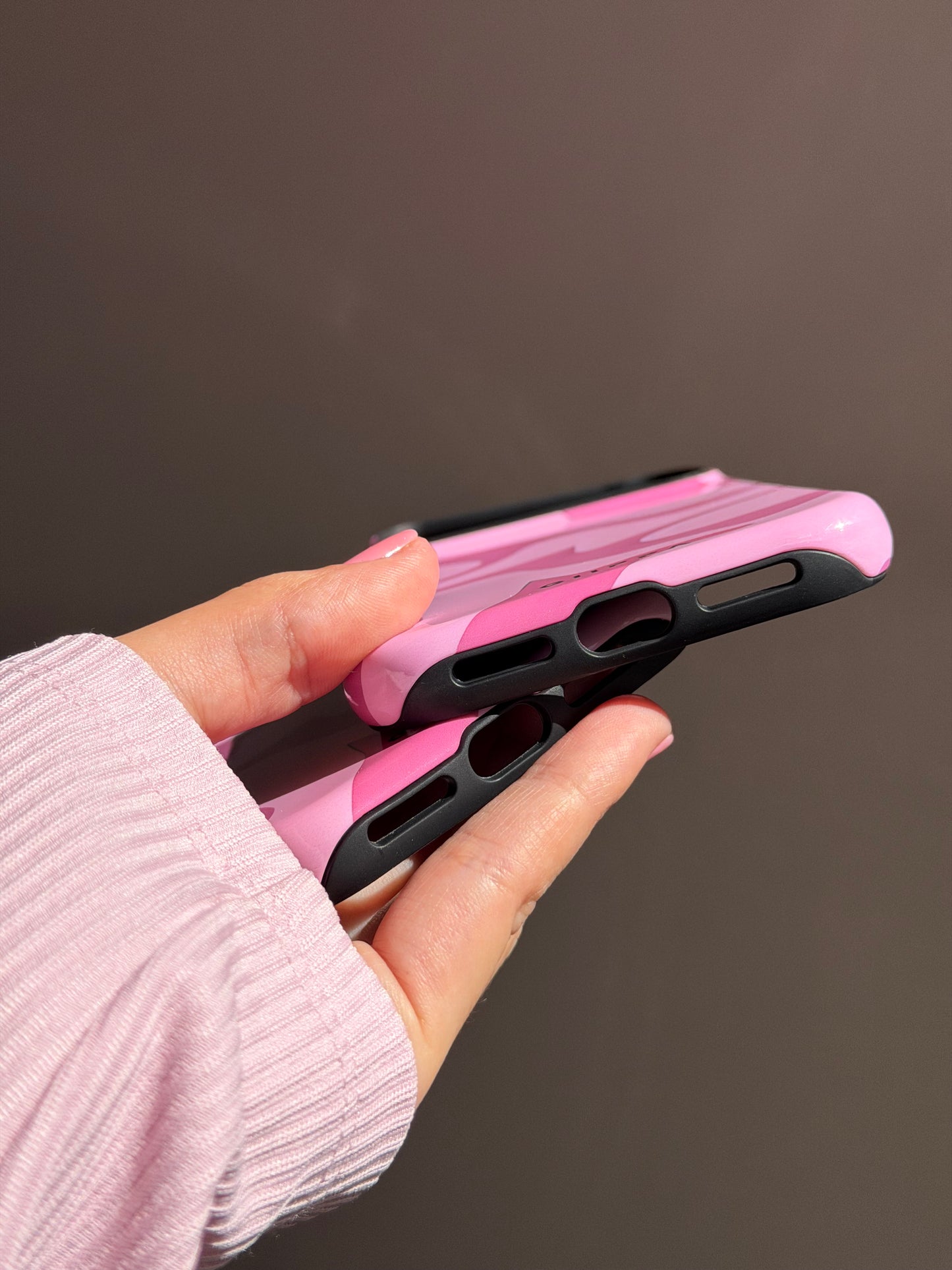 Case doble protección, ondas rosadas (solo iPhone 17 ProMax)