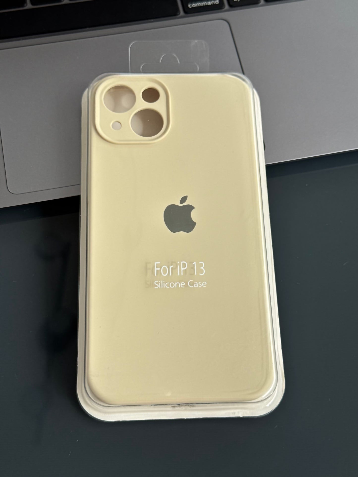 Carcasa tipo original, de silicona con logo: iPhone 13 📱