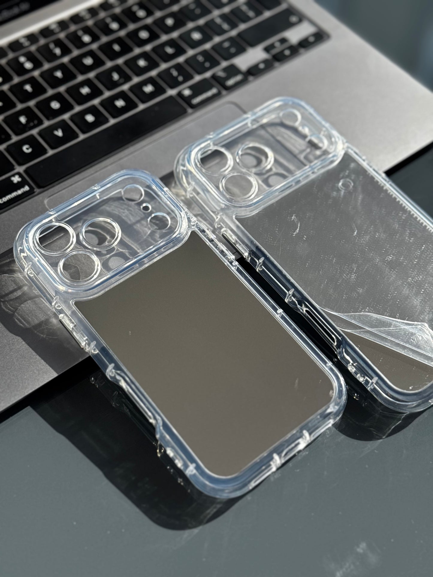 Carcasa espejada, bordes transparentes 📱 (iPhone 17 Pro/17 ProMax)