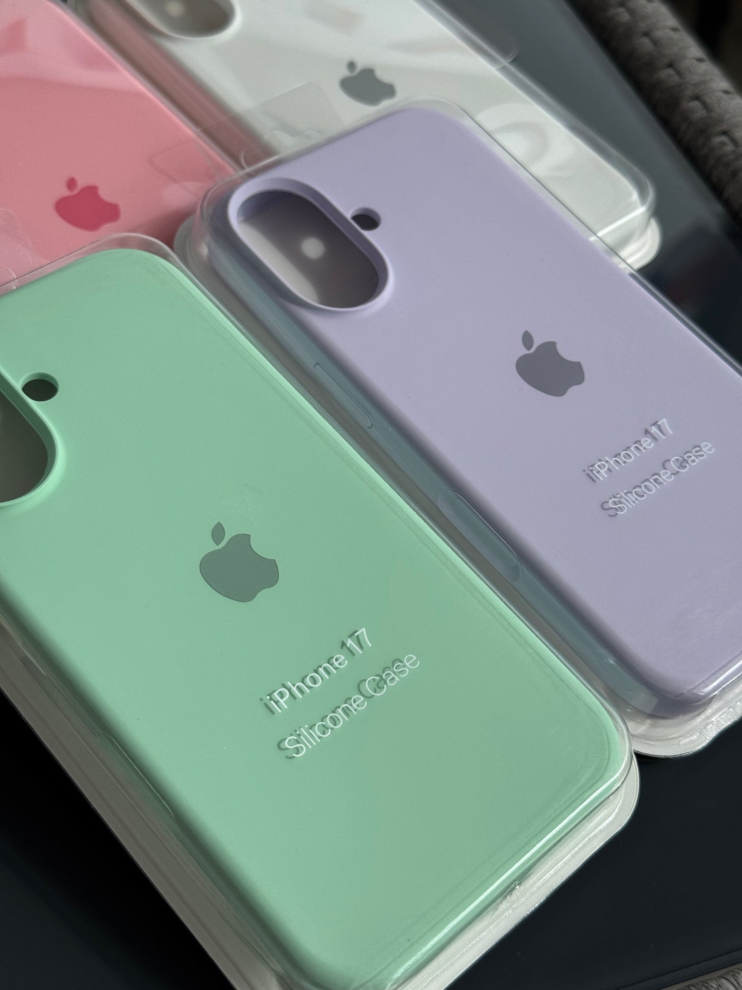 Carcasa tipo original con logo: iPhone 17 📱