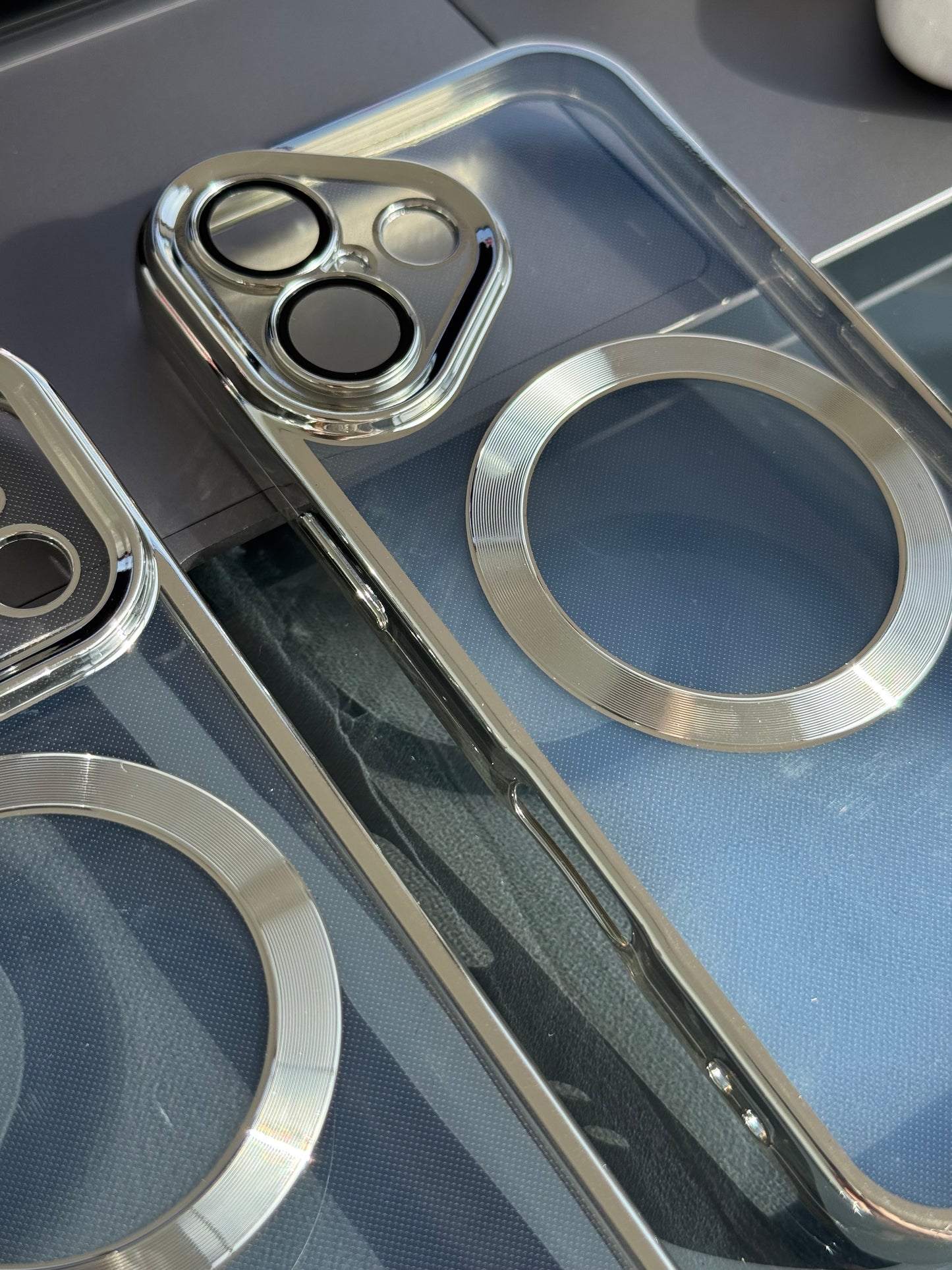 Carcasa bordes plateados, MagSafe (línea iph “17”)