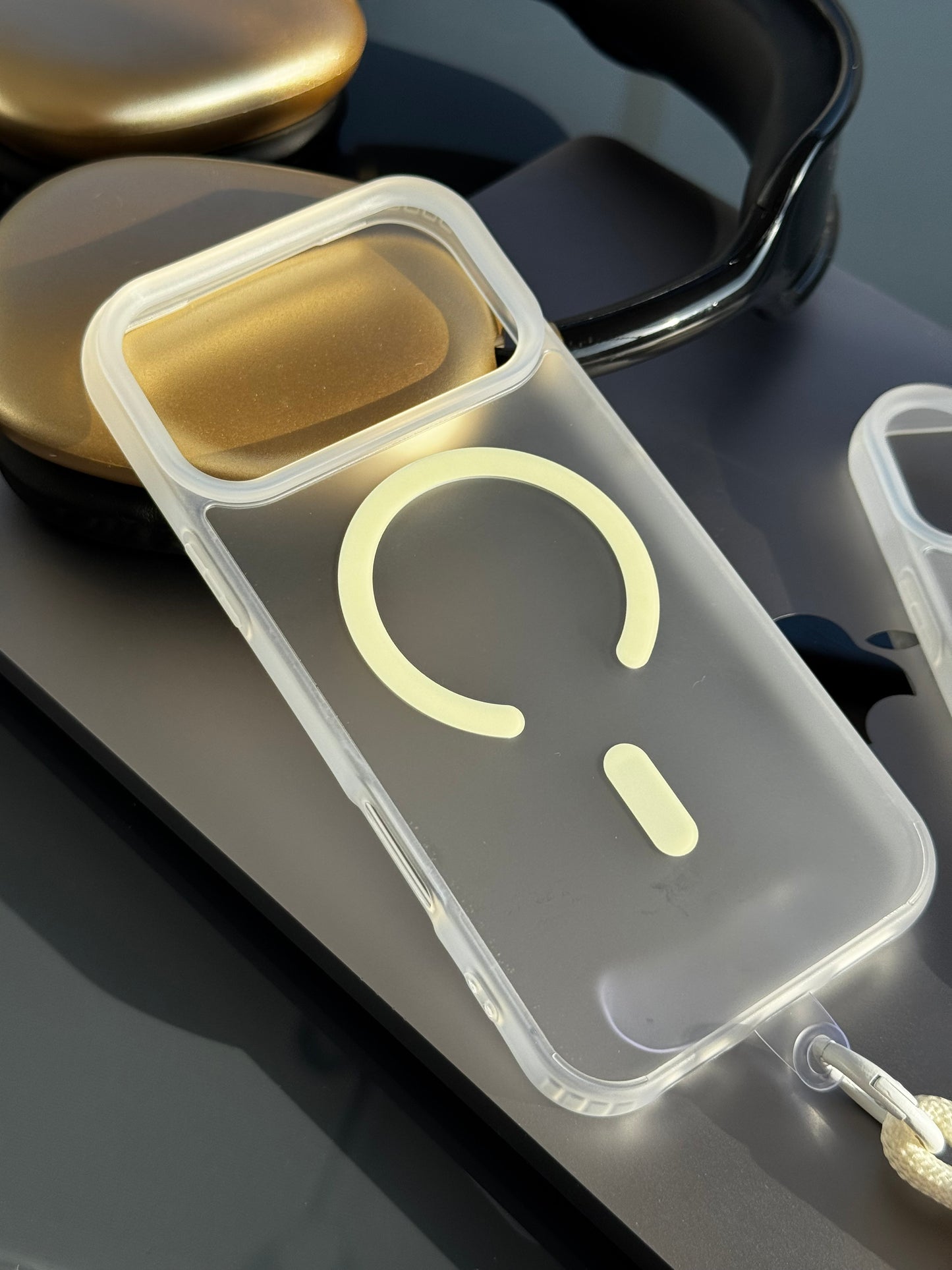 Case transparente mate MagSafe, incluye strap tipo cordón ☑️✨