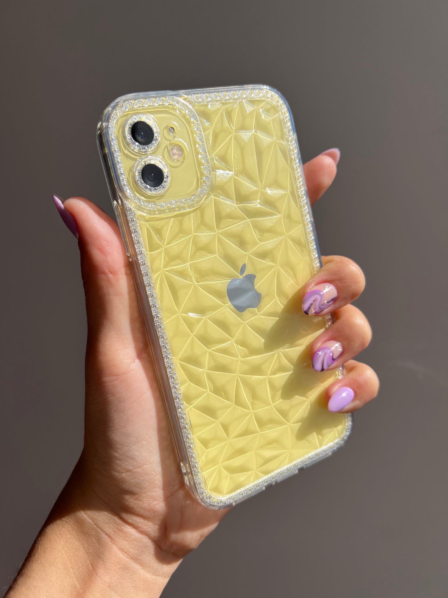 Carcasa transparente (con brillos plateados removible) ✨