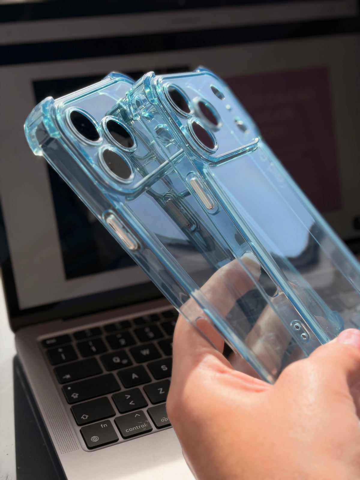 Carcasa transparente, borde reforzado. Blue 🩵 (17Pro/17PM, compatible 18Pro/18PM)
