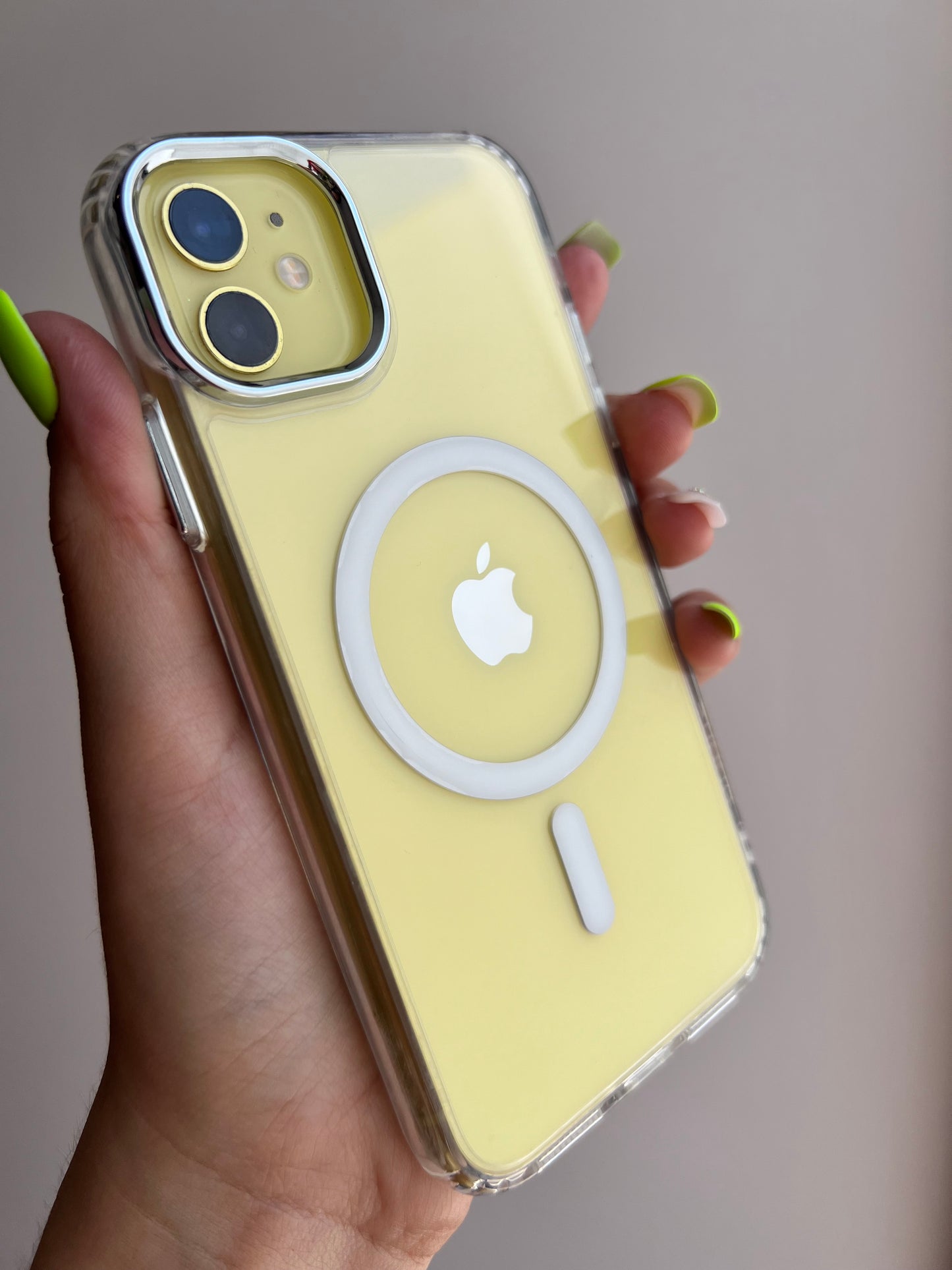 Carcasa MagSafe transparente (borde plateado)